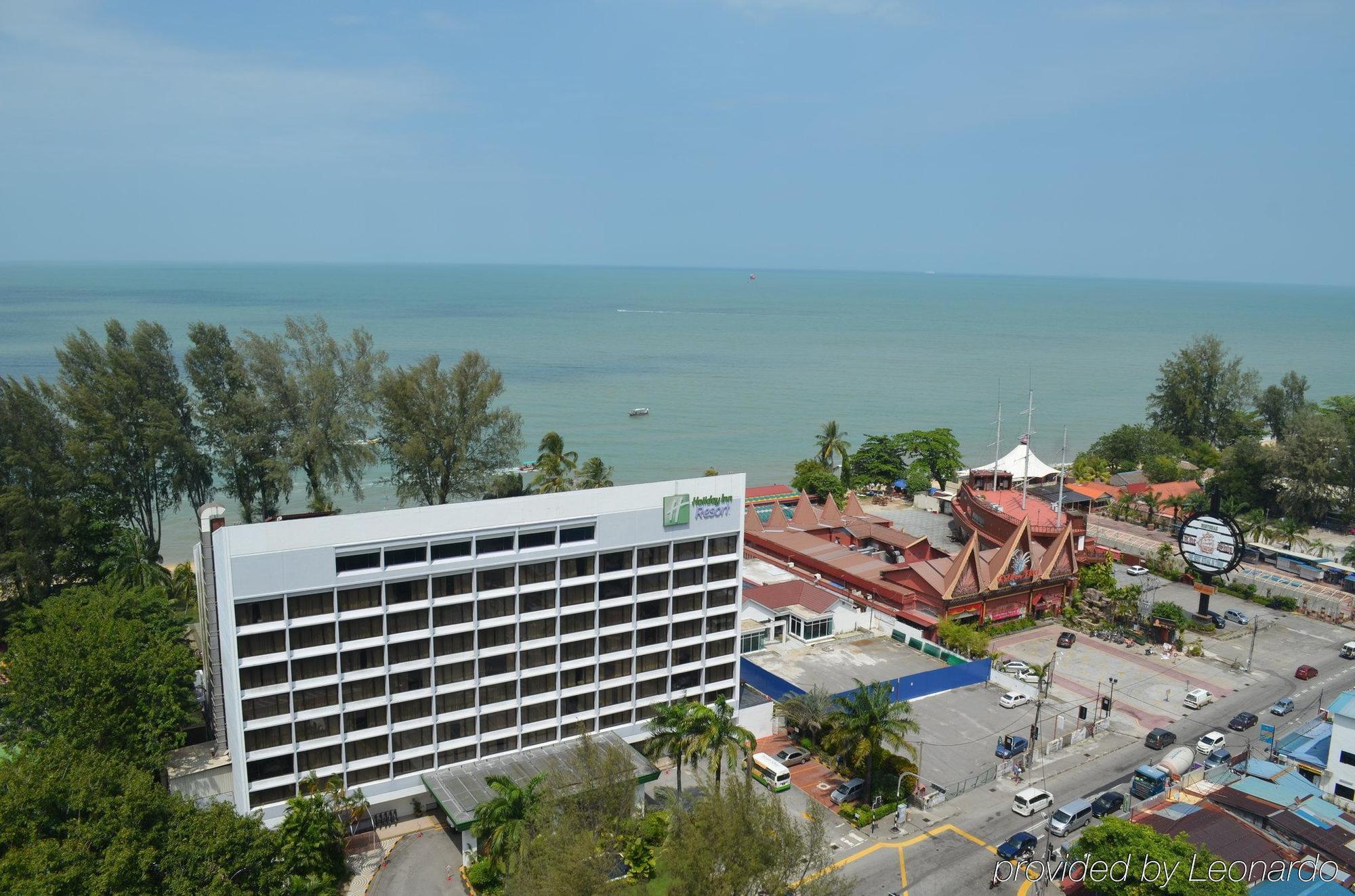 Holiday Inn Resort Penang Batu Ferringhi Exterior foto